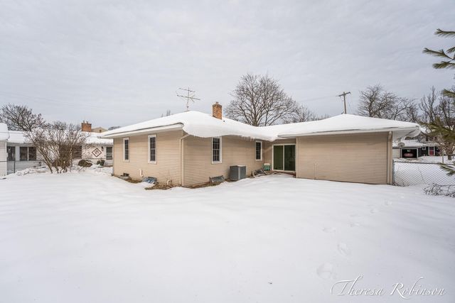 160 Boltwood Drive NE, Grand Rapids, MI 49505