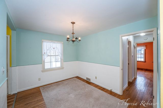 160 Boltwood Drive NE, Grand Rapids, MI 49505