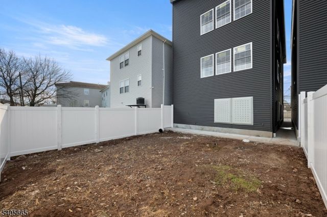 512 S 15Th St, Newark City, NJ 07103