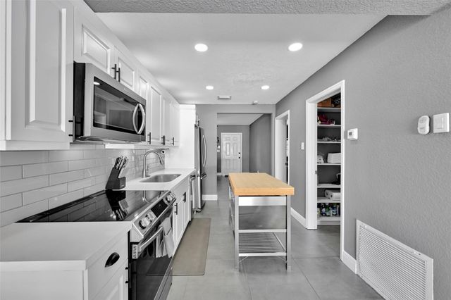 537 NW 45th Street, Fort Lauderdale, FL 33309