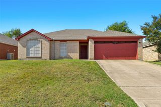 8113 Fox Chase Drive, Fort Worth, TX 76137
