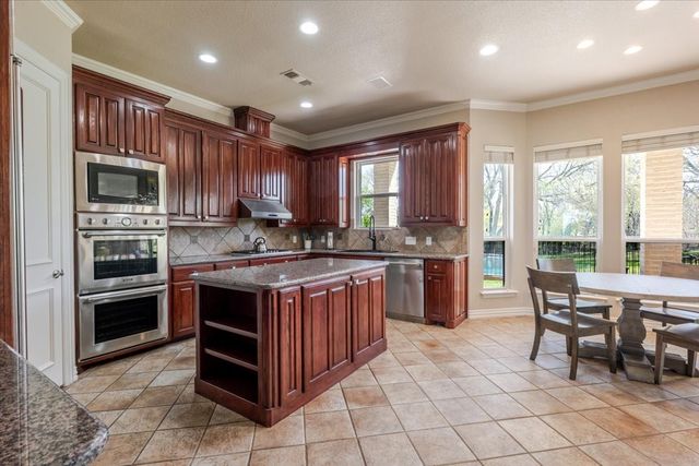 166 E Rio Ridge, Azle, TX 76020