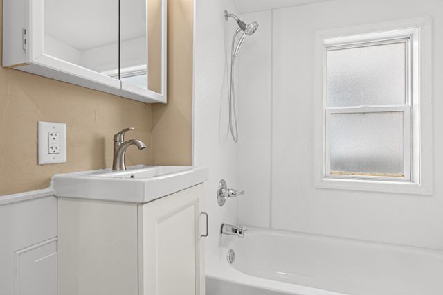 511 Edmund Avenue W, Saint Paul, MN 55103