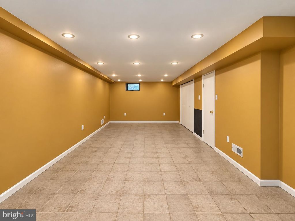 Image 20 of property listing at 2516 AVON RD, Ardmore, PA 19003