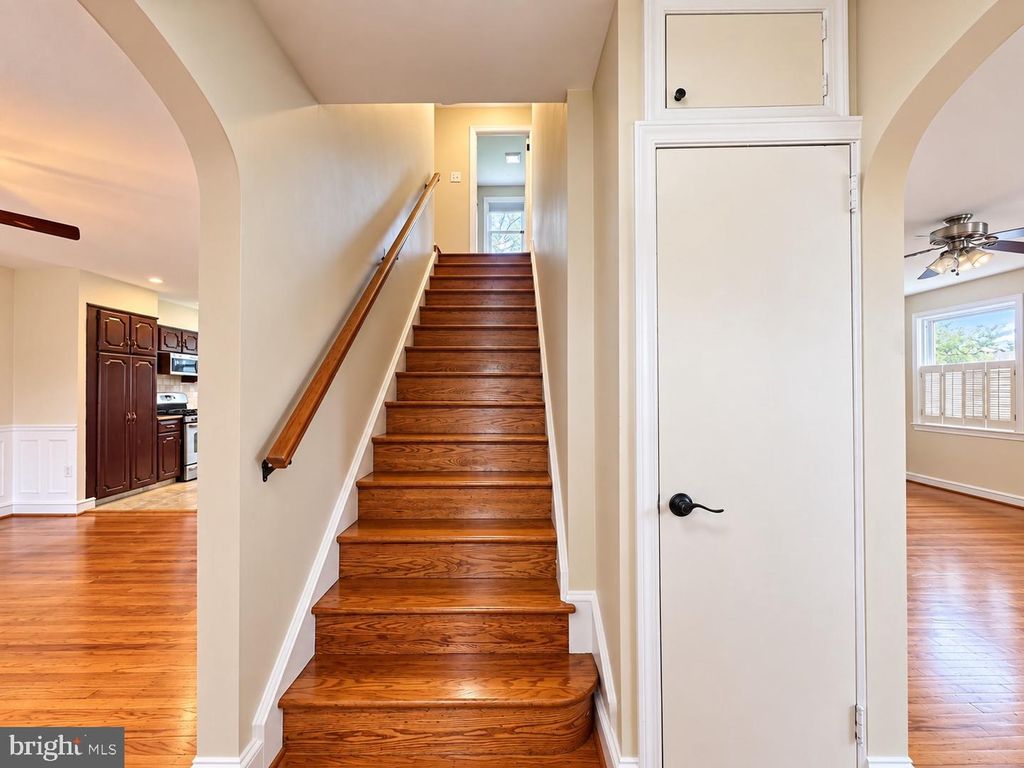Image 3 of property listing at 2516 AVON RD, Ardmore, PA 19003