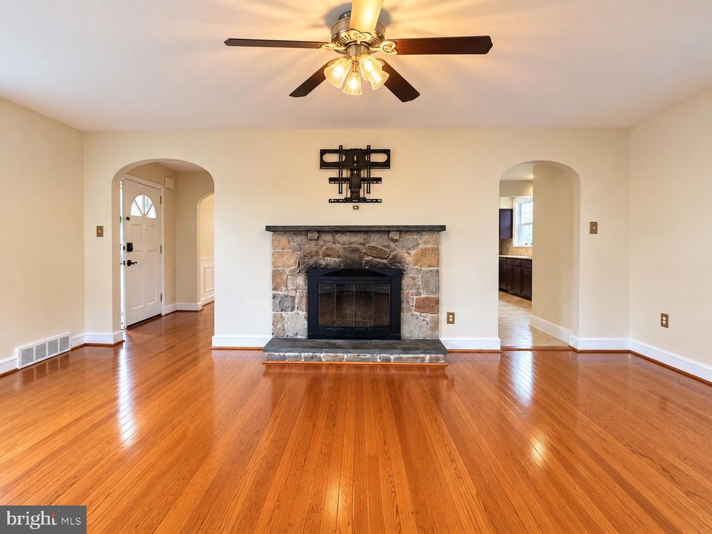 Image 4 of property listing at 2516 AVON RD, Ardmore, PA 19003