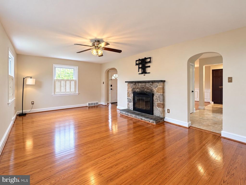 Image 5 of property listing at 2516 AVON RD, Ardmore, PA 19003