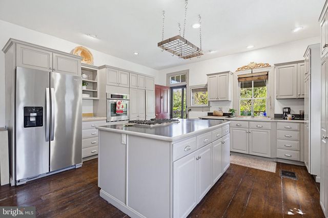 225 W MARKET ST, Marietta, PA 17547