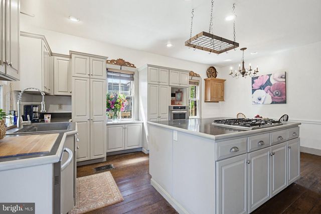 225 W MARKET ST, Marietta, PA 17547