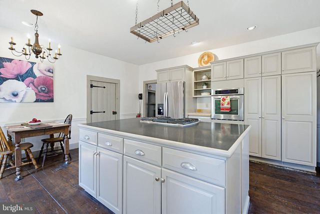 225 W MARKET ST, Marietta, PA 17547