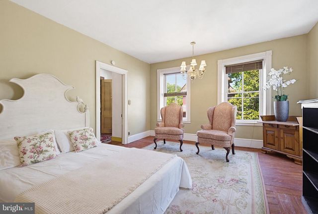 225 W MARKET ST, Marietta, PA 17547