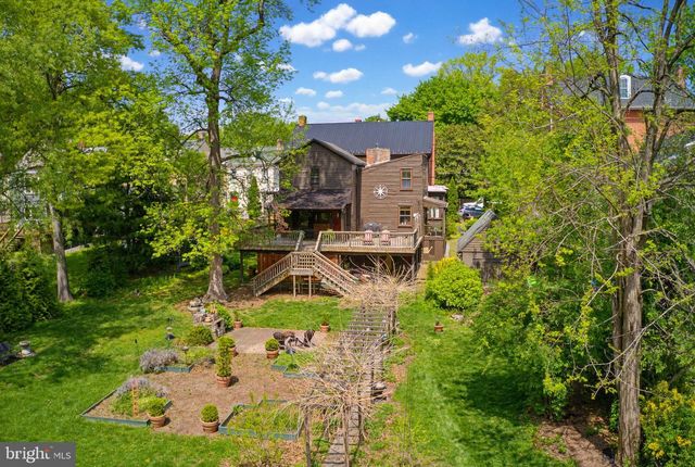 225 W MARKET ST, Marietta, PA 17547