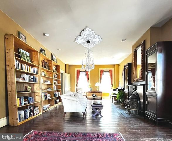 225 W MARKET ST, Marietta, PA 17547
