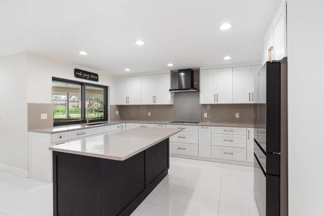 516 Muirfield Drive, Atlantis, FL 33462