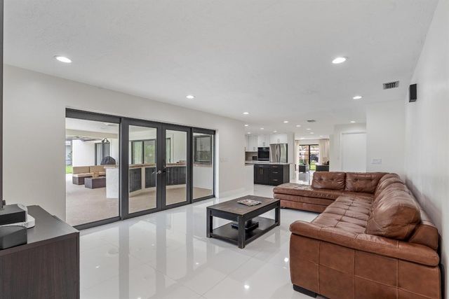 516 Muirfield Drive, Atlantis, FL 33462