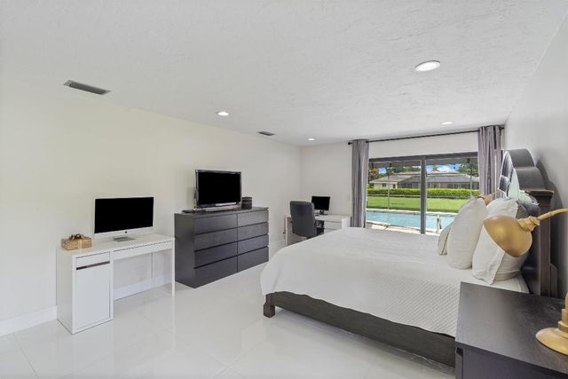 516 Muirfield Drive, Atlantis, FL 33462