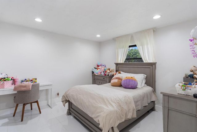 516 Muirfield Drive, Atlantis, FL 33462