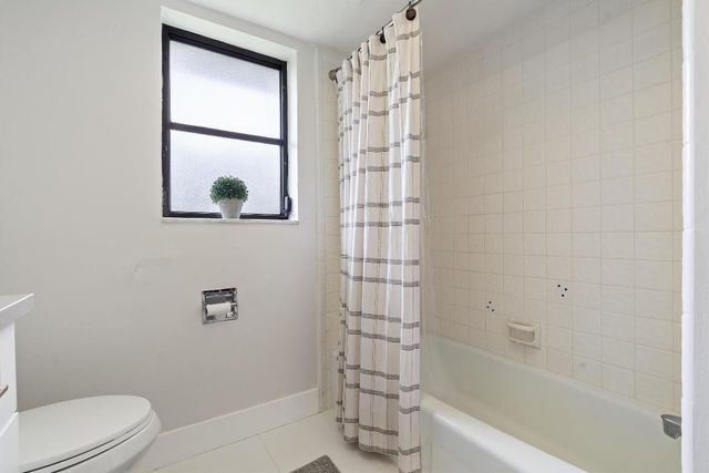 516 Muirfield Drive, Atlantis, FL 33462