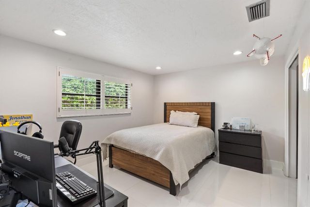 516 Muirfield Drive, Atlantis, FL 33462