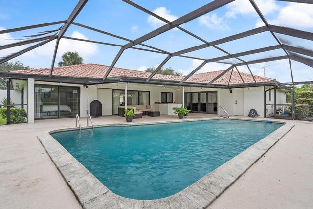 516 Muirfield Drive, Atlantis, FL 33462