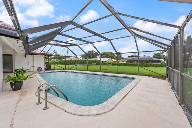 516 Muirfield Drive, Atlantis, FL 33462