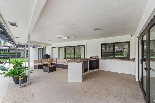 516 Muirfield Drive, Atlantis, FL 33462