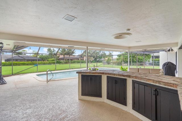 516 Muirfield Drive, Atlantis, FL 33462