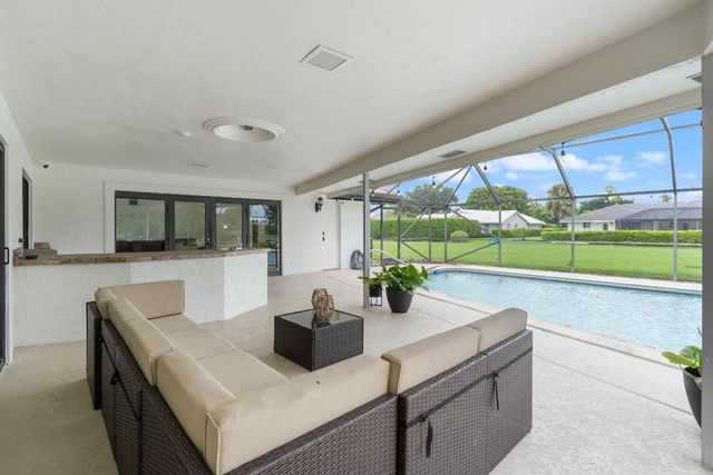 516 Muirfield Drive, Atlantis, FL 33462