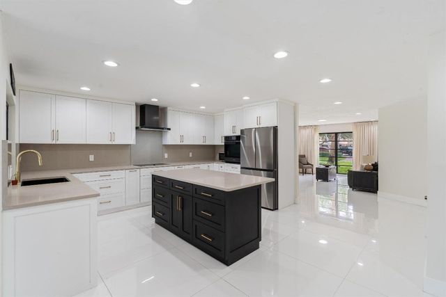 516 Muirfield Drive, Atlantis, FL 33462