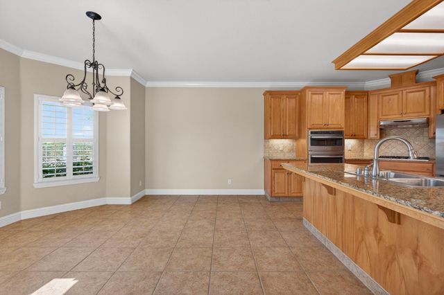 15185 N Curry Ave, Lodi, CA 95240