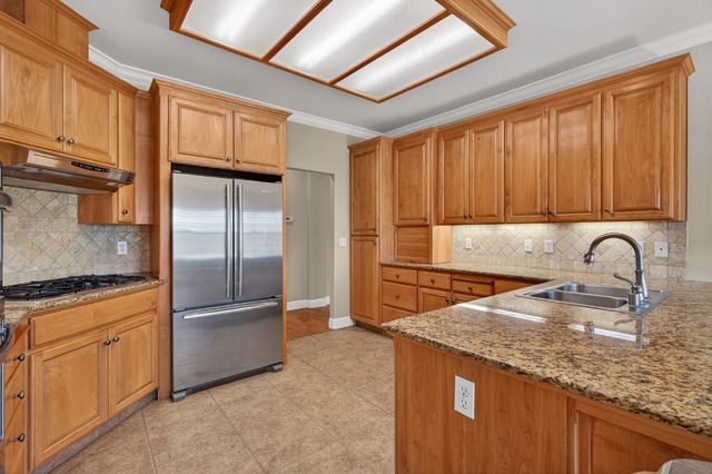 15185 N Curry Ave, Lodi, CA 95240