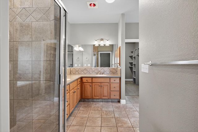 15185 N Curry Ave, Lodi, CA 95240