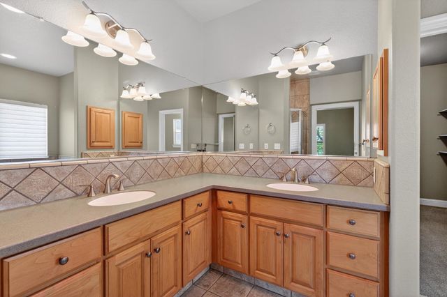 15185 N Curry Ave, Lodi, CA 95240