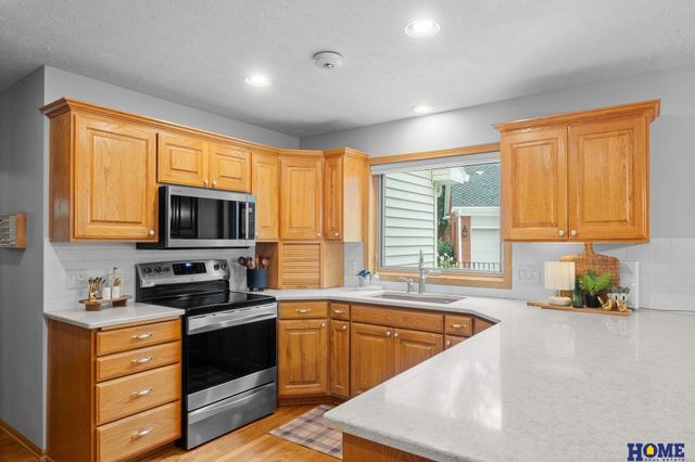 6715 Leesburg Court, Lincoln, NE 68516