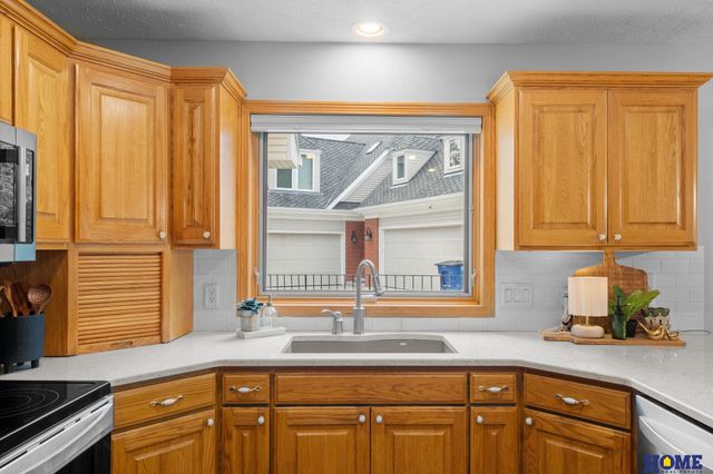 6715 Leesburg Court, Lincoln, NE 68516