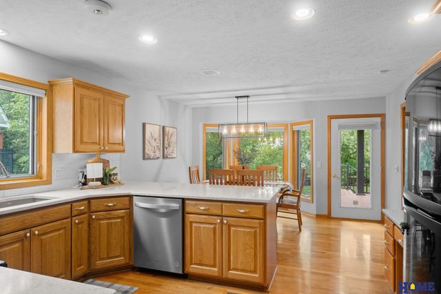 6715 Leesburg Court, Lincoln, NE 68516