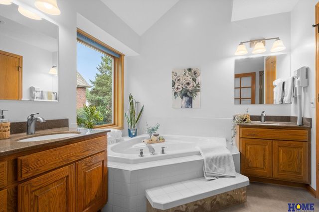 6715 Leesburg Court, Lincoln, NE 68516
