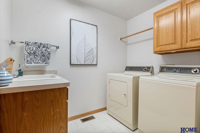 6715 Leesburg Court, Lincoln, NE 68516