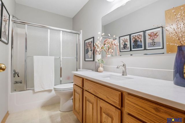 6715 Leesburg Court, Lincoln, NE 68516