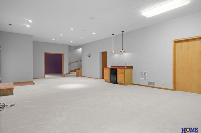 6715 Leesburg Court, Lincoln, NE 68516