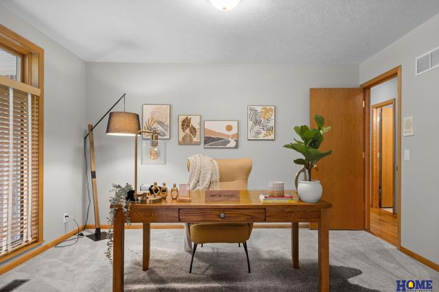 6715 Leesburg Court, Lincoln, NE 68516
