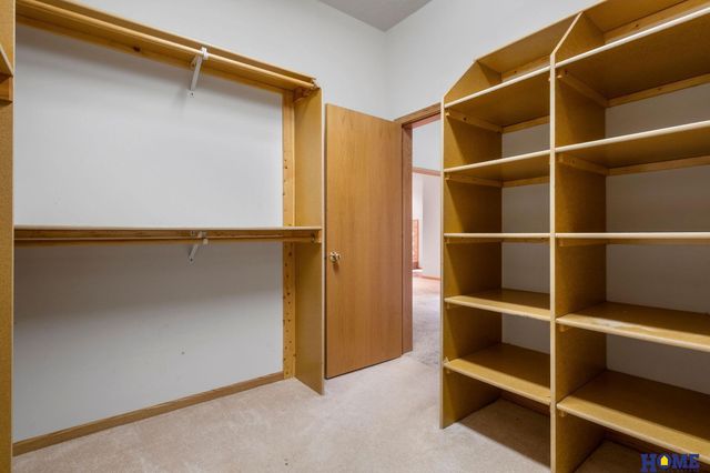 6715 Leesburg Court, Lincoln, NE 68516
