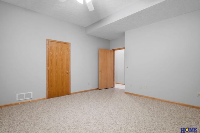 6715 Leesburg Court, Lincoln, NE 68516