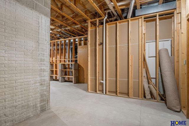 6715 Leesburg Court, Lincoln, NE 68516