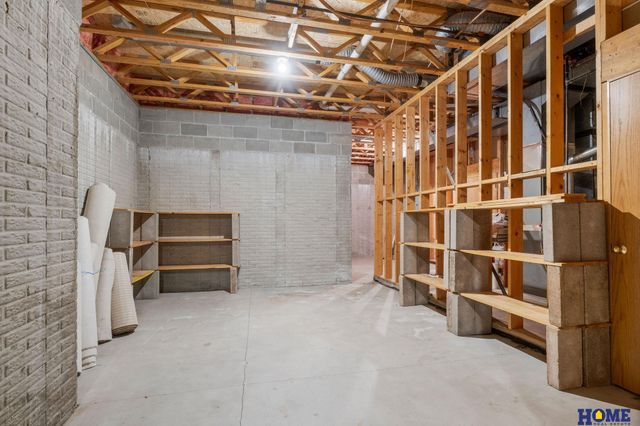 6715 Leesburg Court, Lincoln, NE 68516