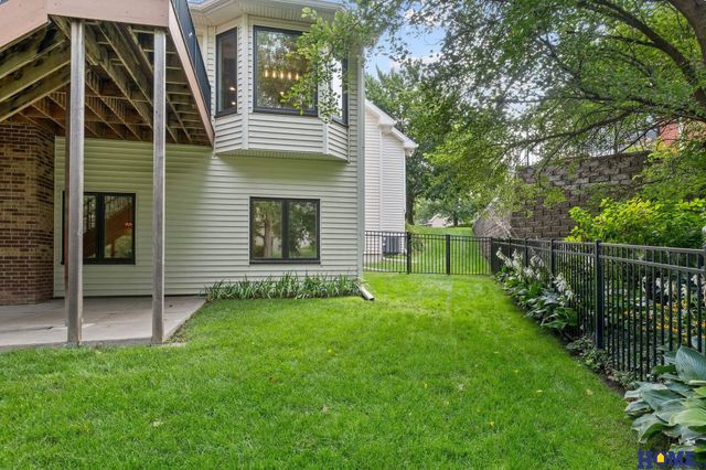 6715 Leesburg Court, Lincoln, NE 68516