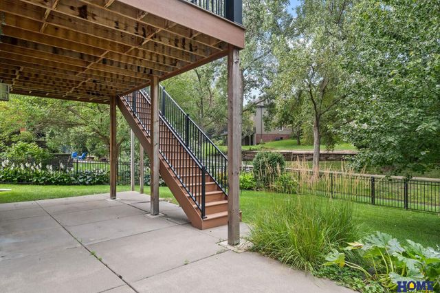 6715 Leesburg Court, Lincoln, NE 68516