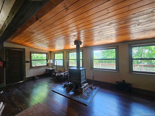 211 Brook Trail, Greenwood Lake, NY 10925