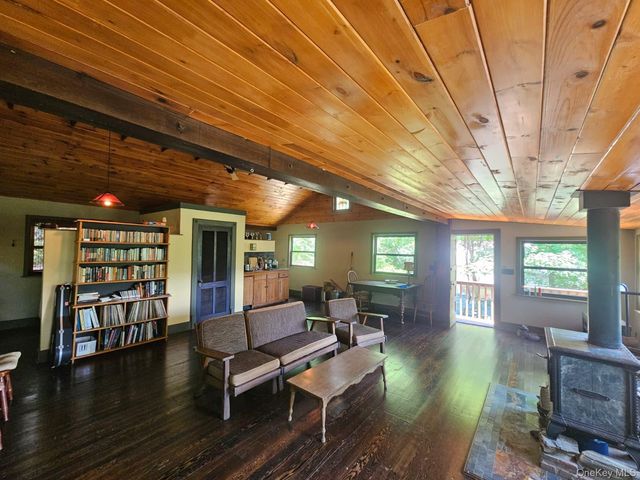 211 Brook Trail, Greenwood Lake, NY 10925