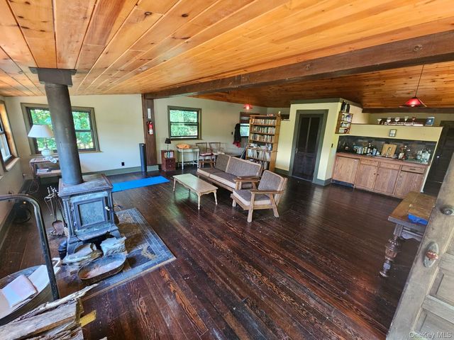 211 Brook Trail, Greenwood Lake, NY 10925